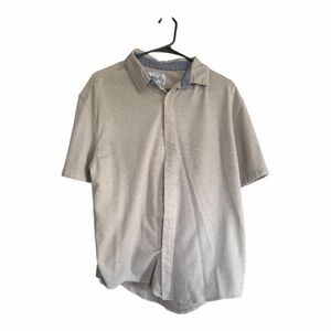 Men's Short Sleeve Button-Up Shirt in Light Gray